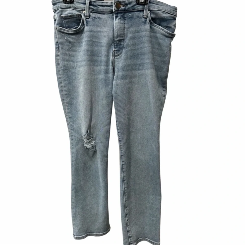 EVEREVE The Ever Straight Jeans Women’s 32 Light Wash Distressed Straight Leg
